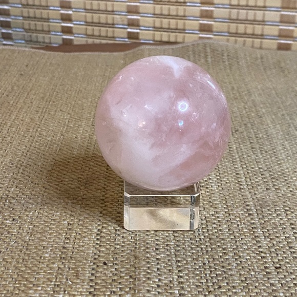 Small Quartz sphere with clear holder - Picture 3 of 11